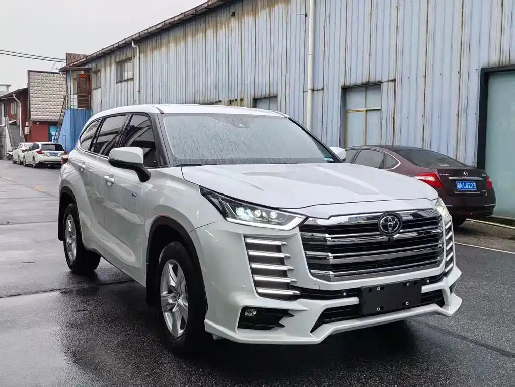 Toyota Highlander — фото 10
