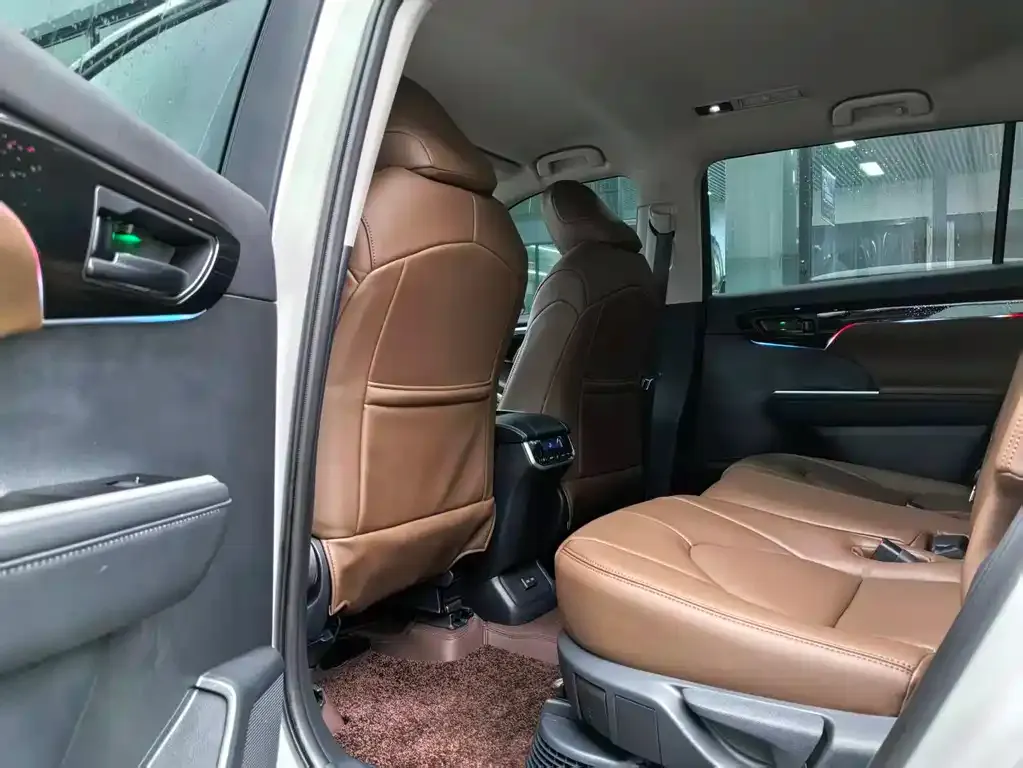 Toyota Highlander — фото 4