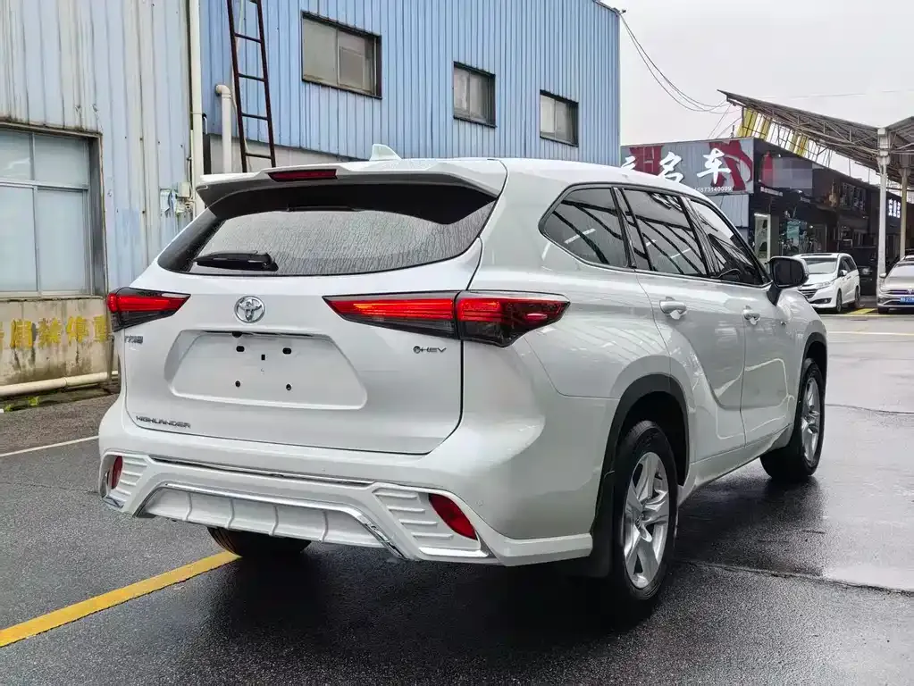 Toyota Highlander — фото 5