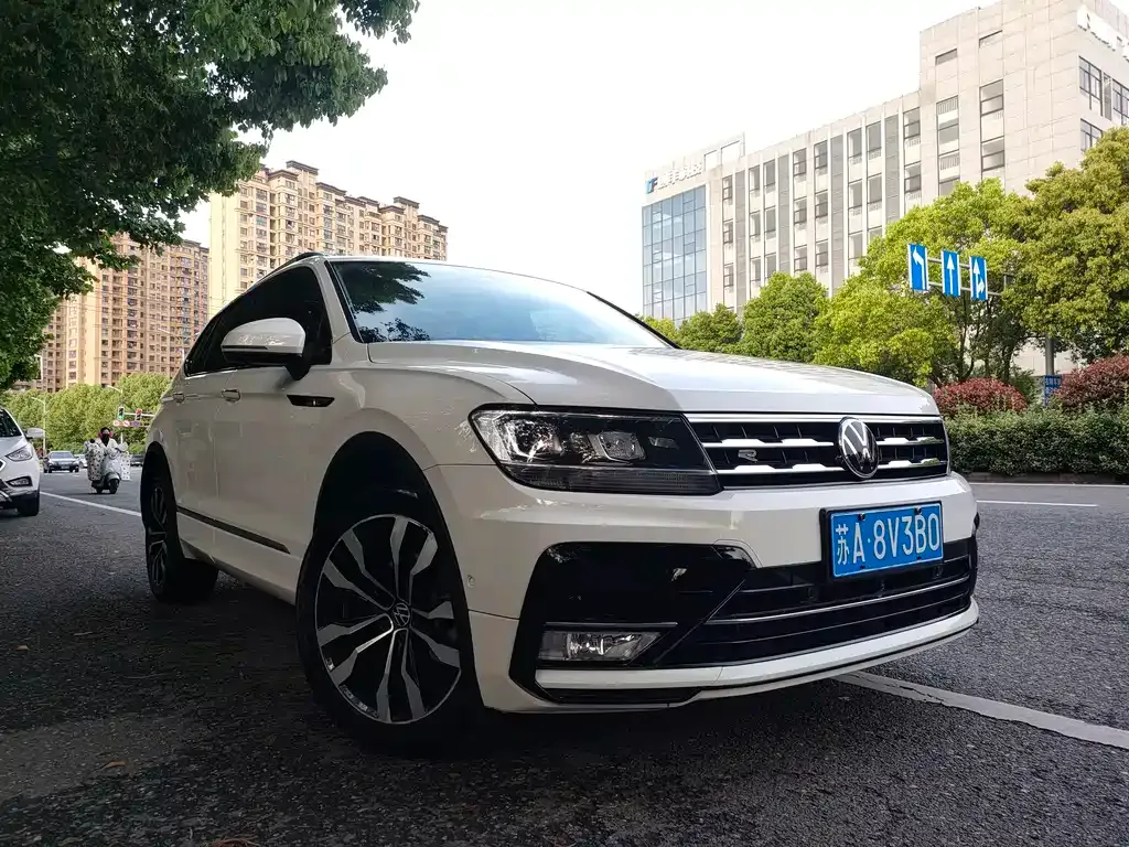 Volkswagen Tiguan L — фото 3