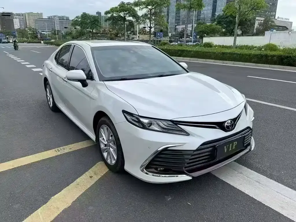 Toyota Camry — фото 5