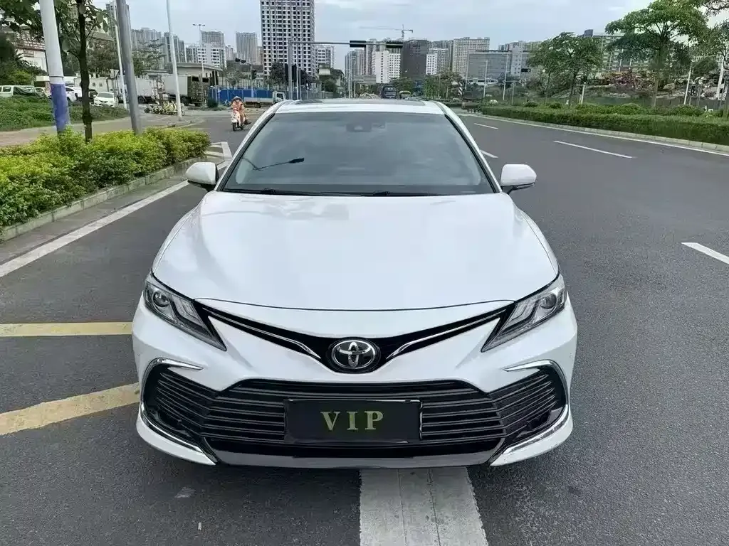 Toyota Camry — фото 8