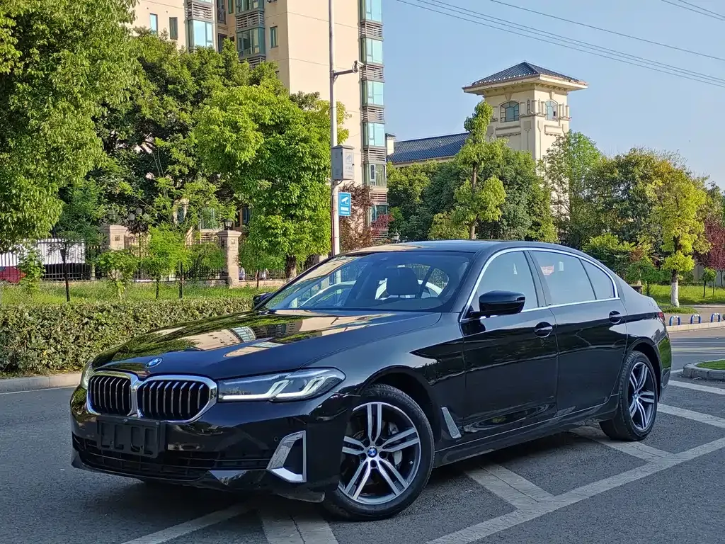 BMW 5 Series — фото 1