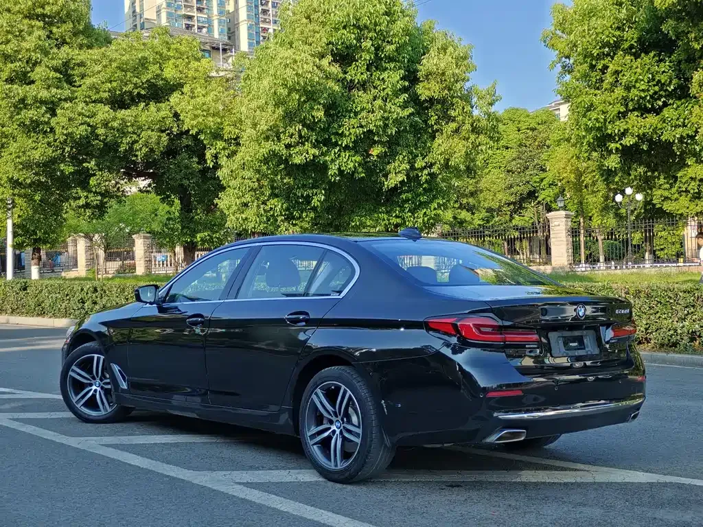 BMW 5 Series — фото 10