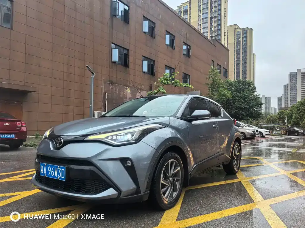 Toyota C-HR — фото 1