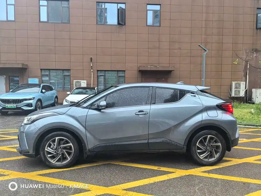 Toyota C-HR — фото 7