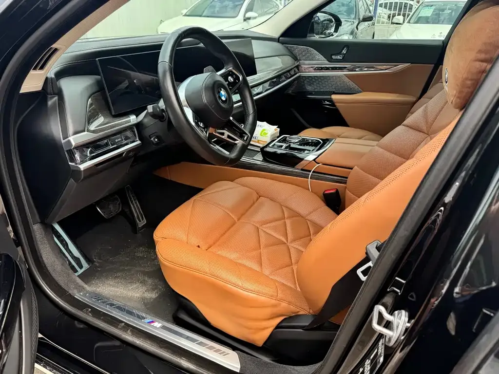 BMW 7 Series 2023 из CN, фото 3
