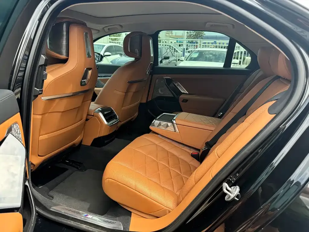 BMW 7 Series 2023 из CN, фото 4