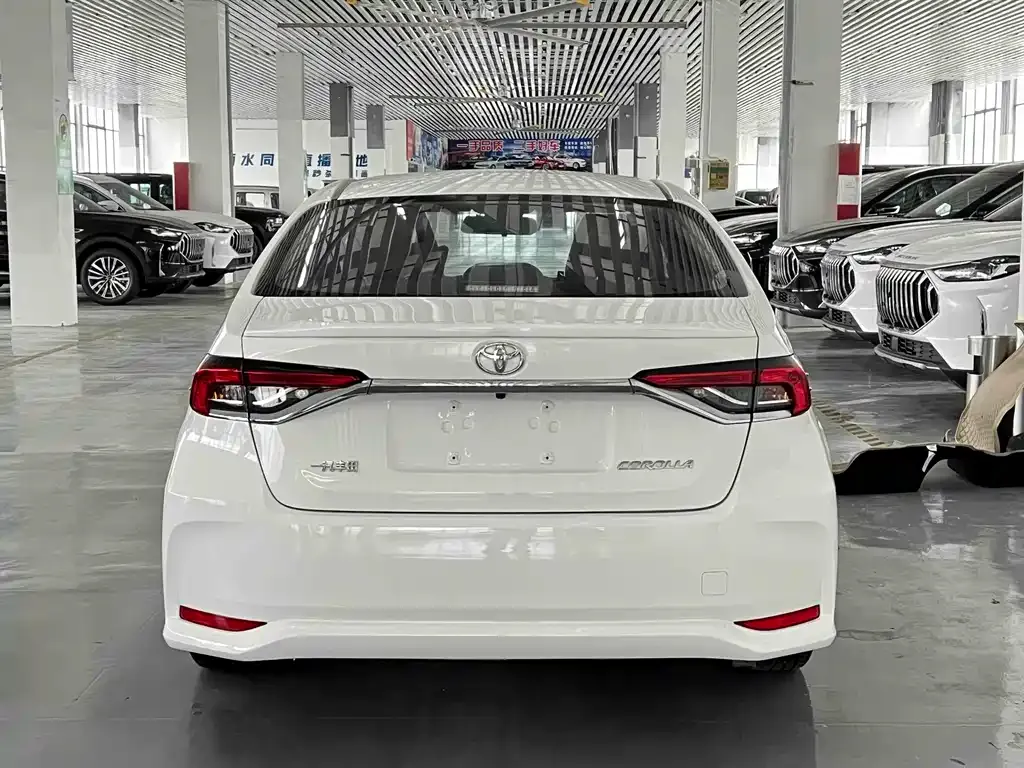 Toyota Corolla — фото 9