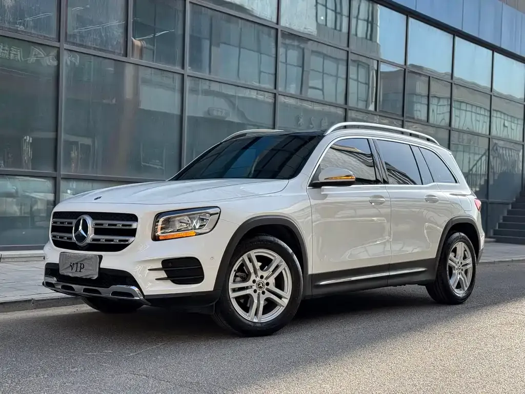 Mercedes-Benz GLB — фото 1