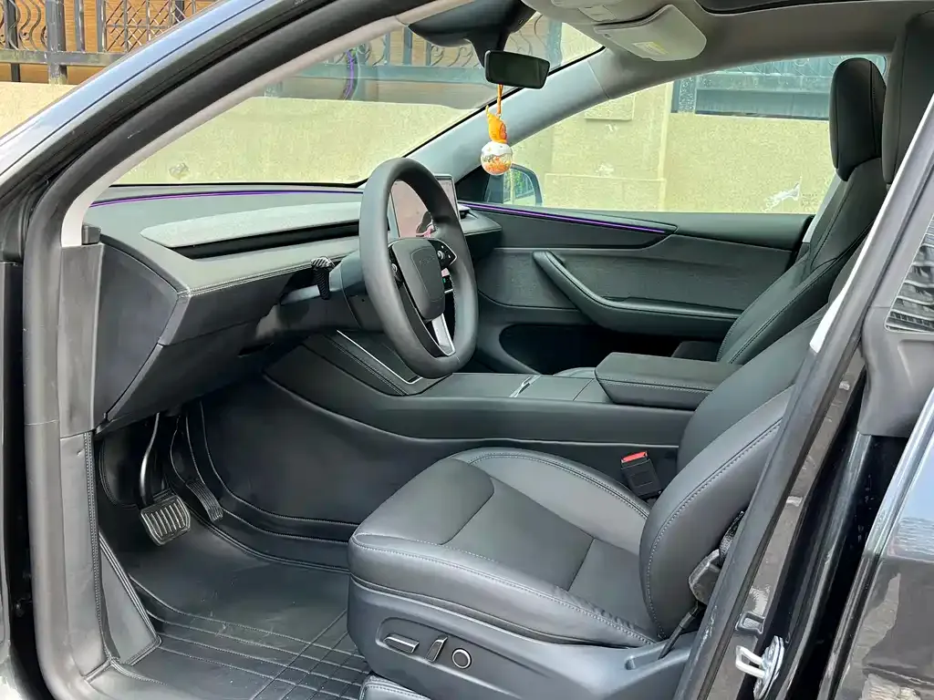 Tesla Model Y — фото 9