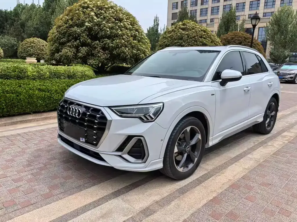 Audi Q3 — фото 1