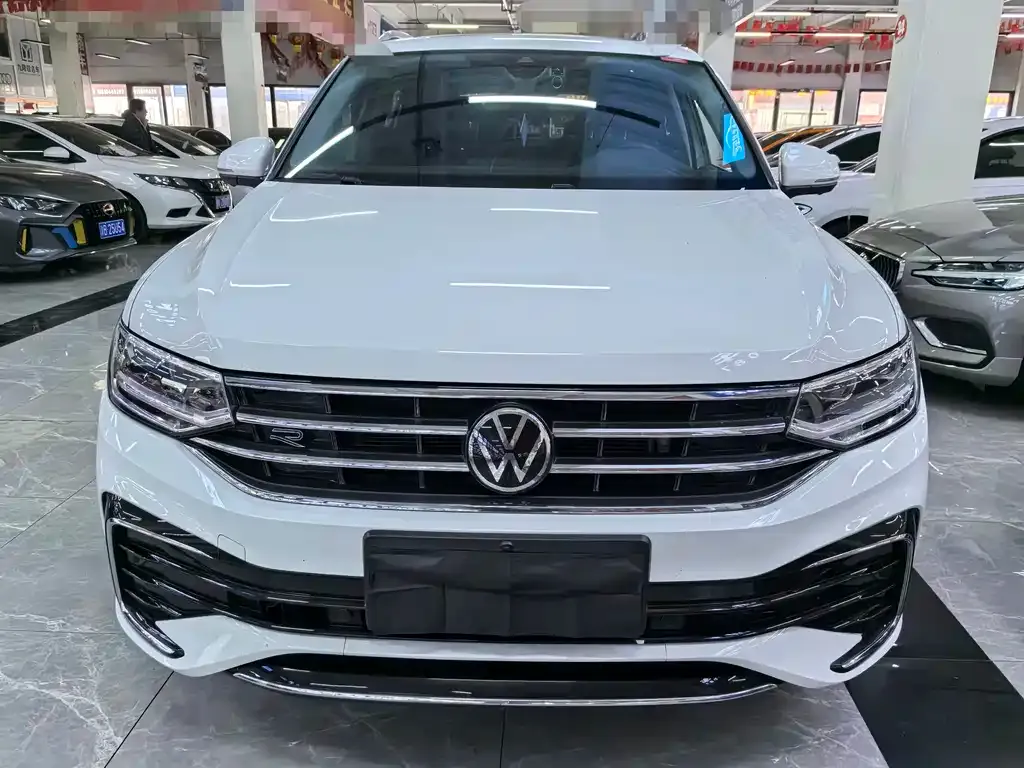 Volkswagen Tiguan L — фото 9
