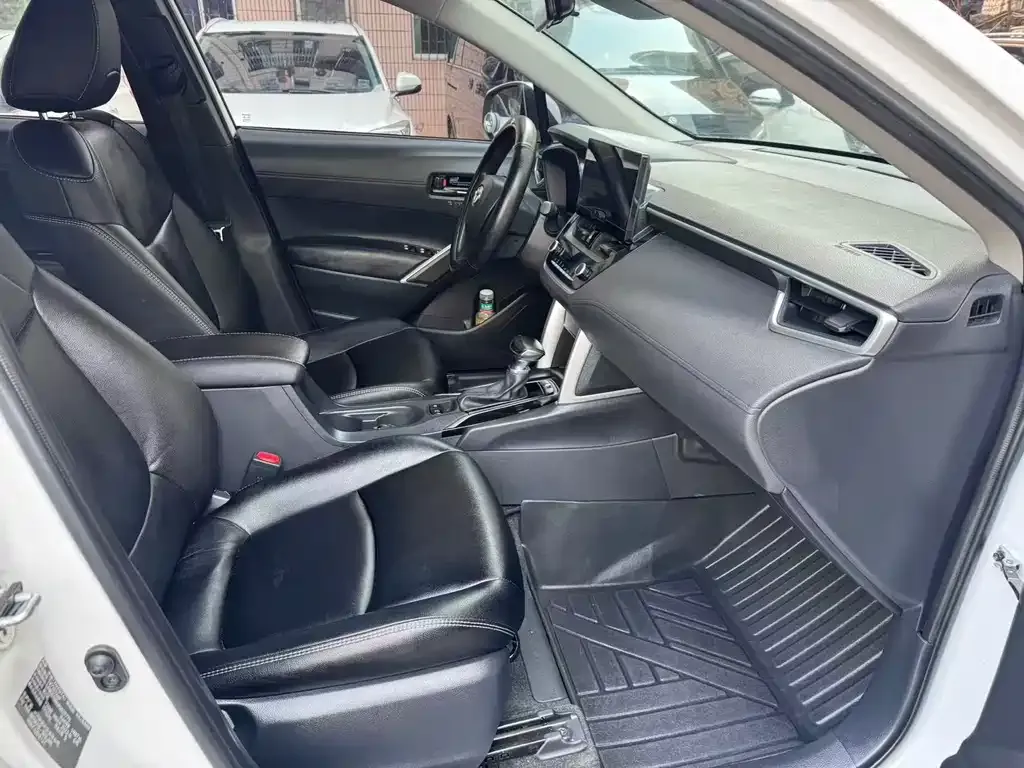 Toyota Corolla Cross — фото 7