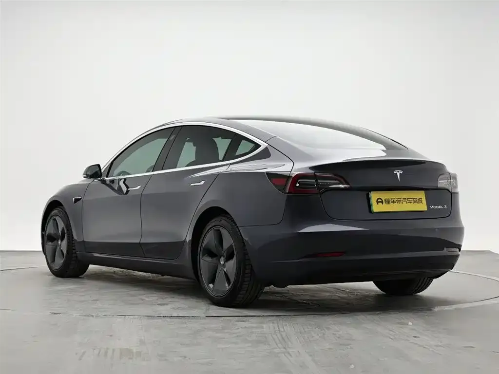 Tesla Model 3 — фото 8