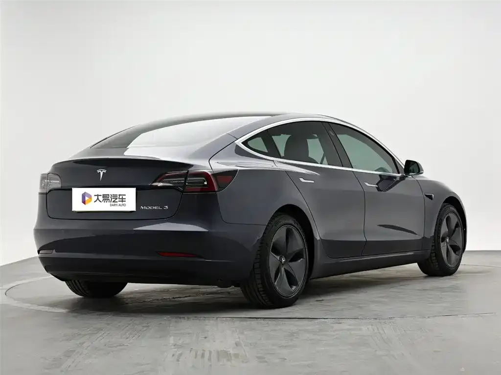 Tesla Model 3 — фото 7