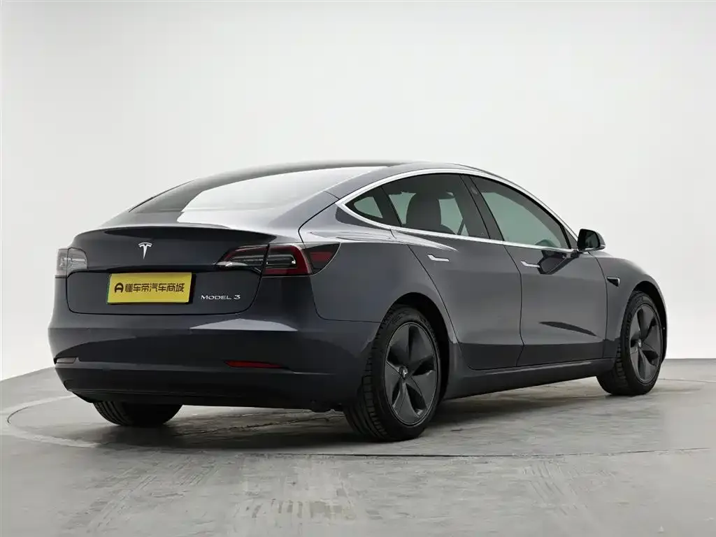 Tesla Model 3 — фото 4