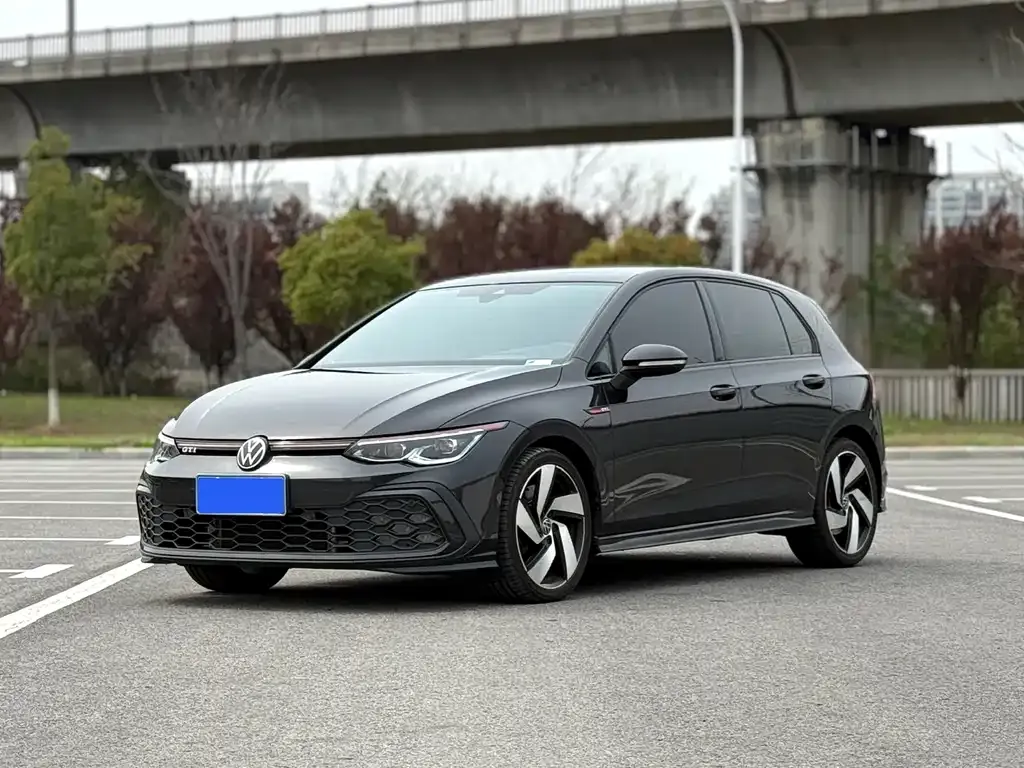Volkswagen Golf GTI — фото 1
