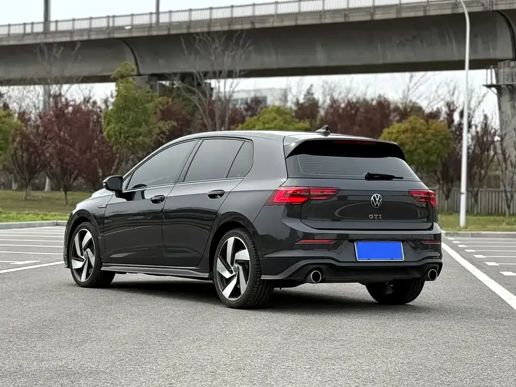 Volkswagen Golf GTI — фото 10