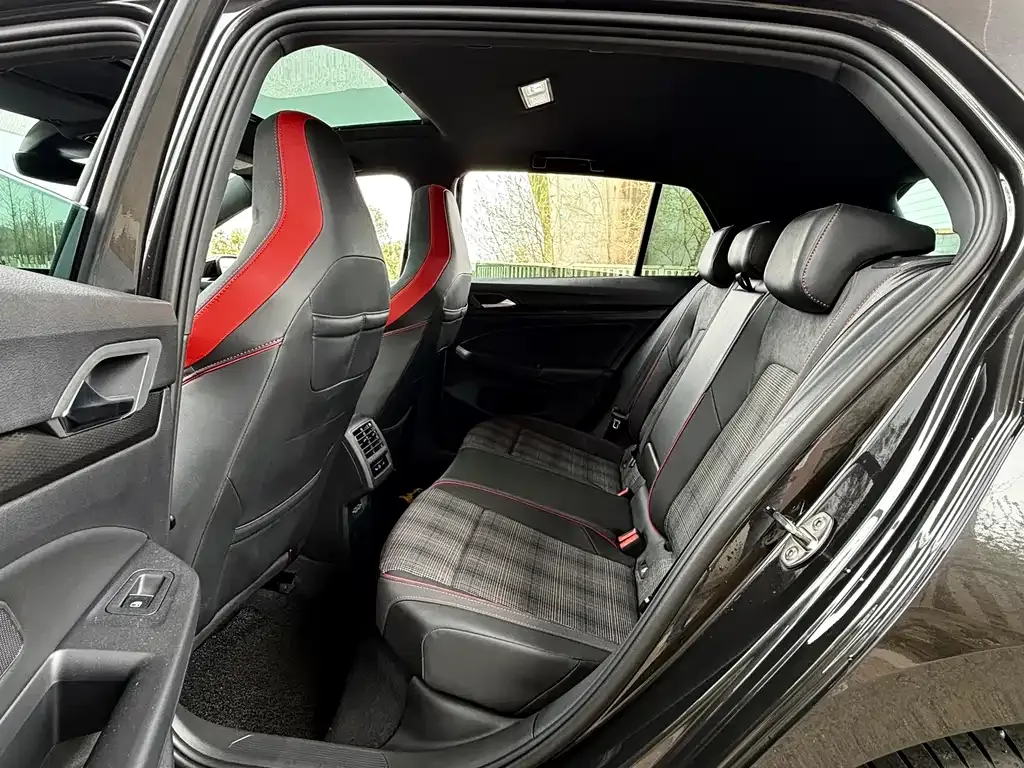 Volkswagen Golf GTI — фото 5