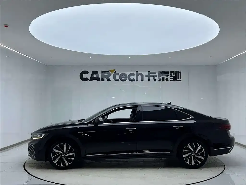 Volkswagen Passat — фото 1