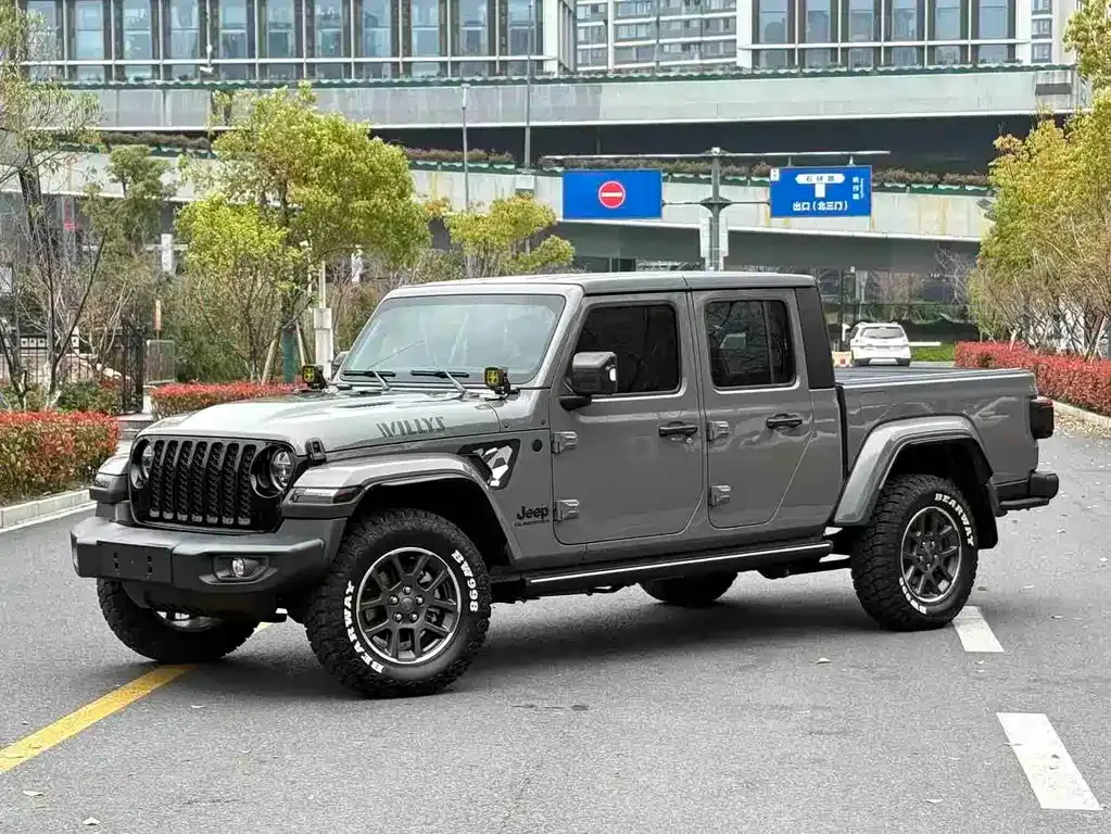 Jeep Gladiator — фото 1