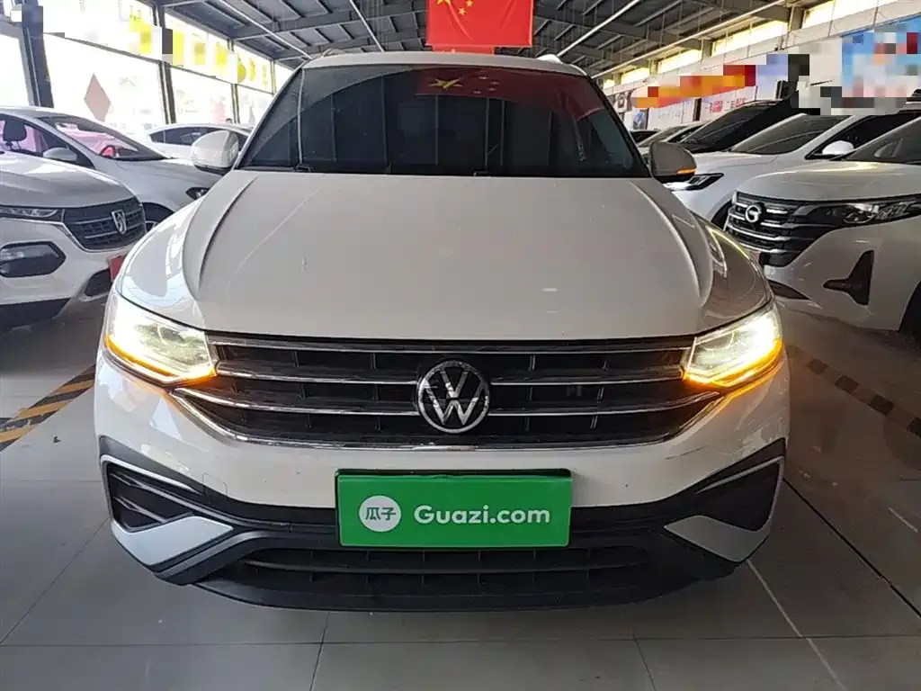 Volkswagen Tiguan L — фото 9