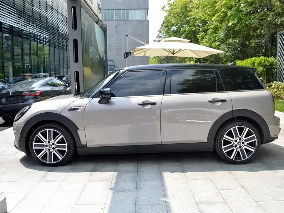 MINI Clubman — фото 2