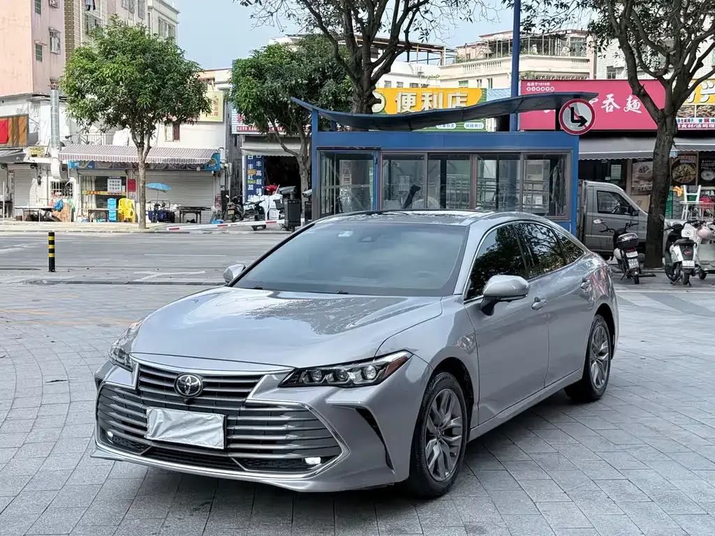 Toyota Avalon — фото 1