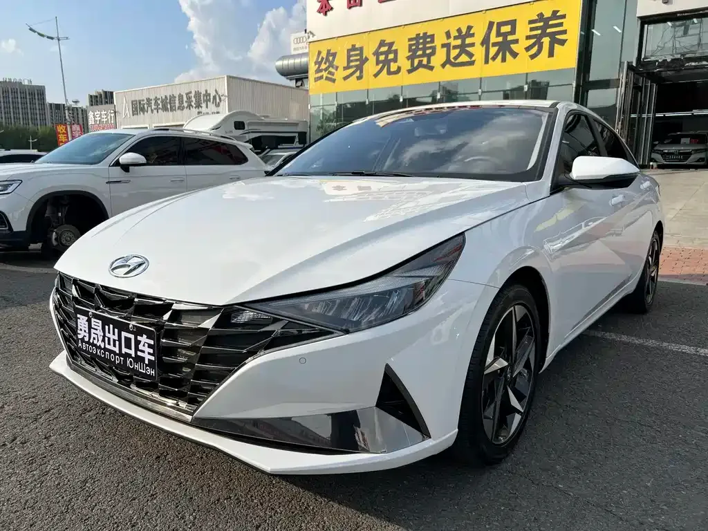 Hyundai Elantra — фото 1
