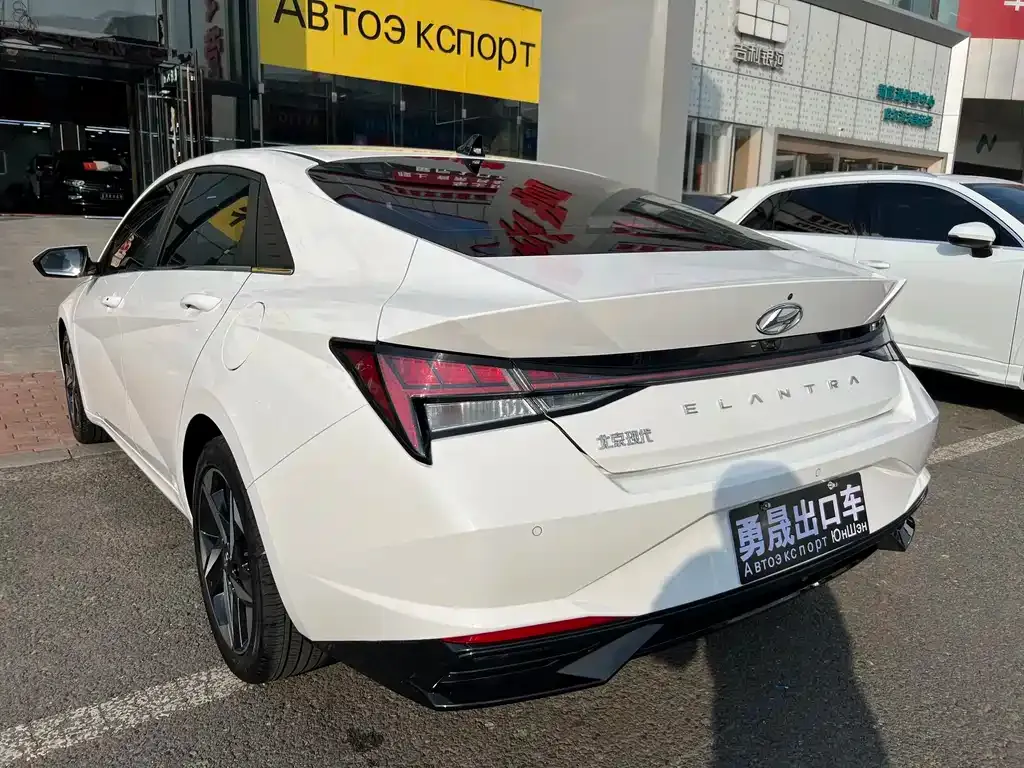 Hyundai Elantra — фото 10