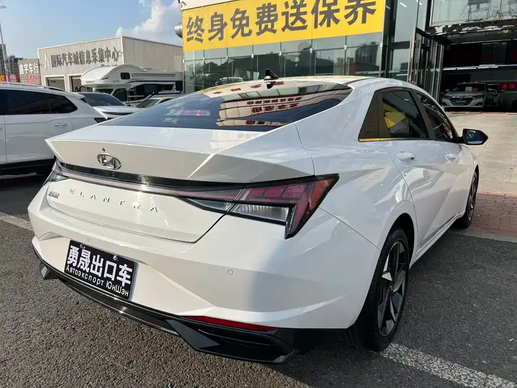 Hyundai Elantra — фото 4