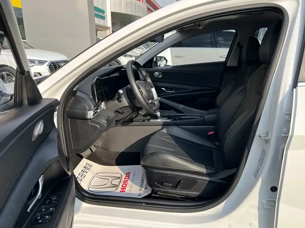 Hyundai Elantra — фото 6