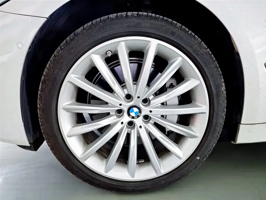 BMW 5 Series — фото 4