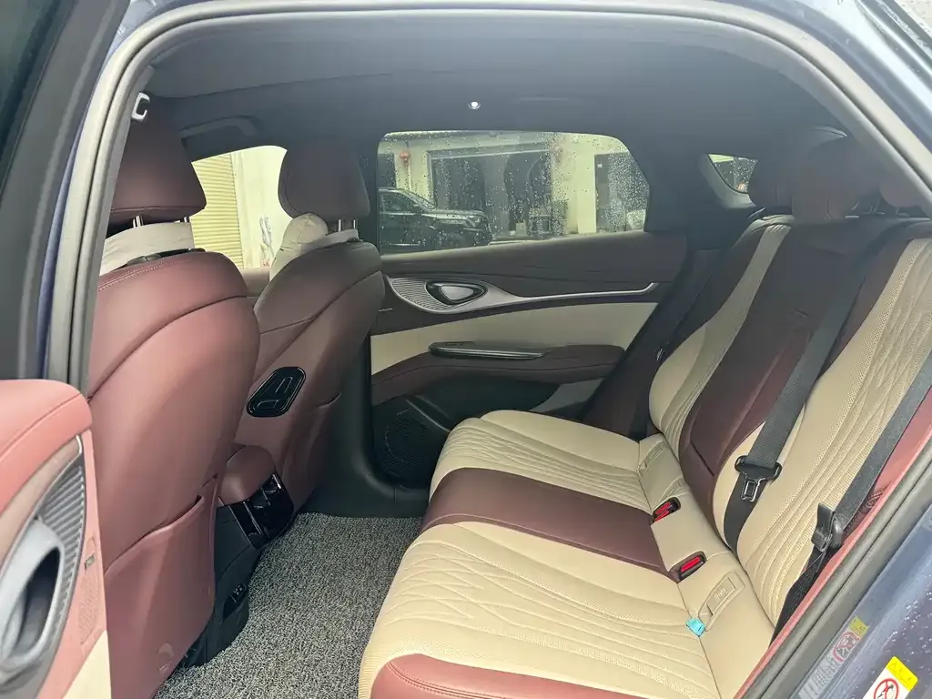 BYD Seal — фото 2