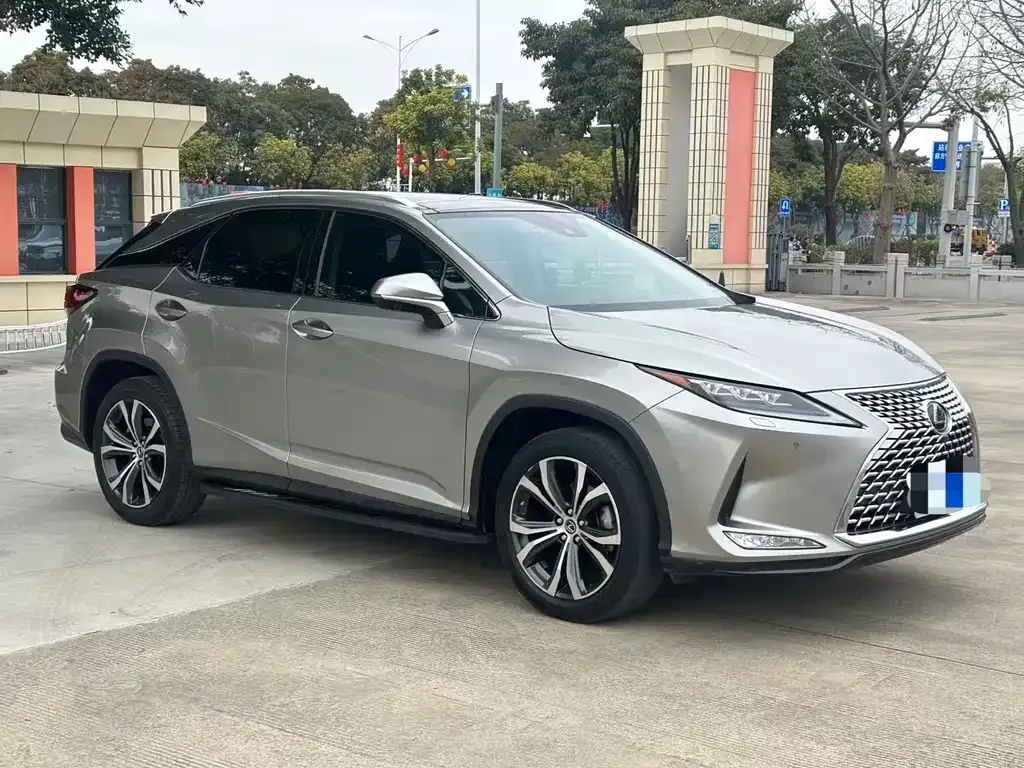 Lexus RX — фото 1