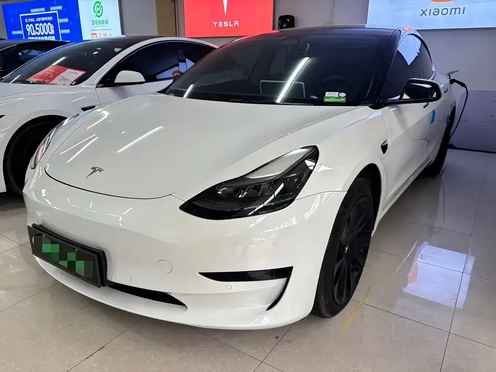 Tesla Model 3 — фото 1