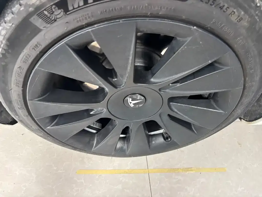 Tesla Model 3 — фото 5