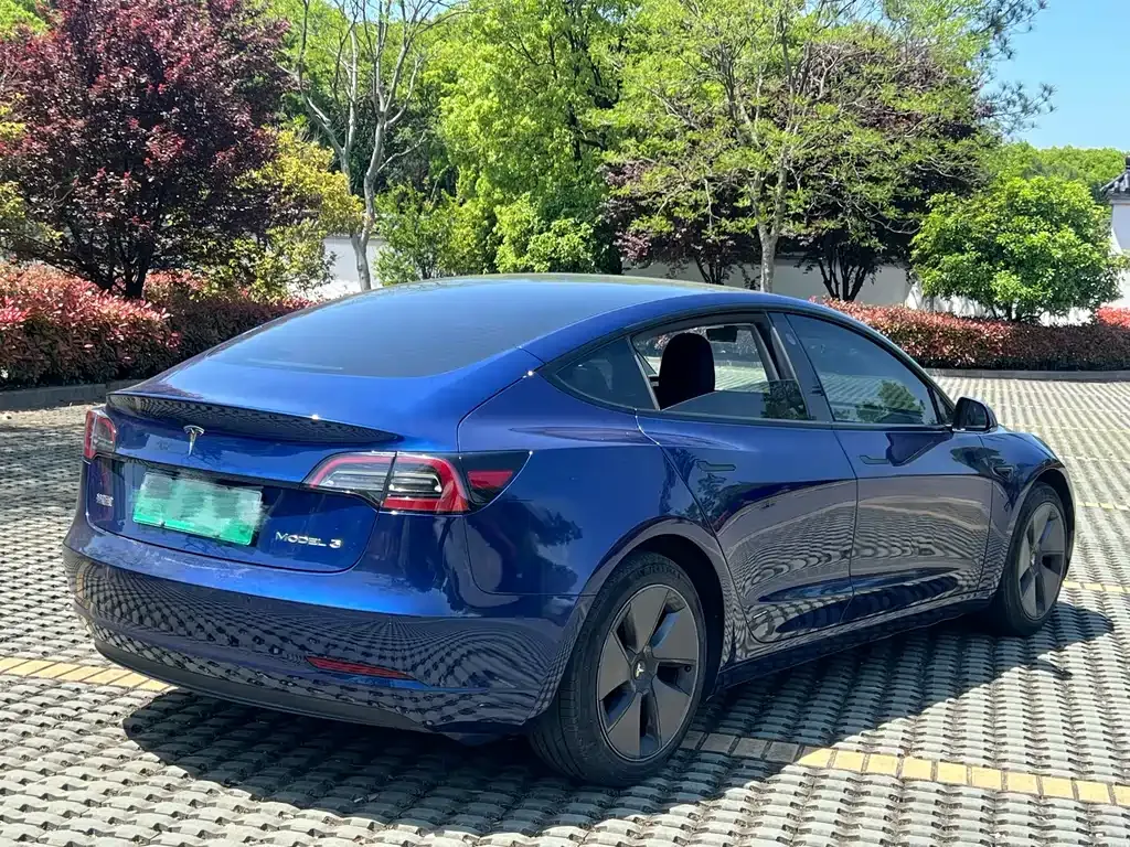 Tesla Model 3 — фото 4