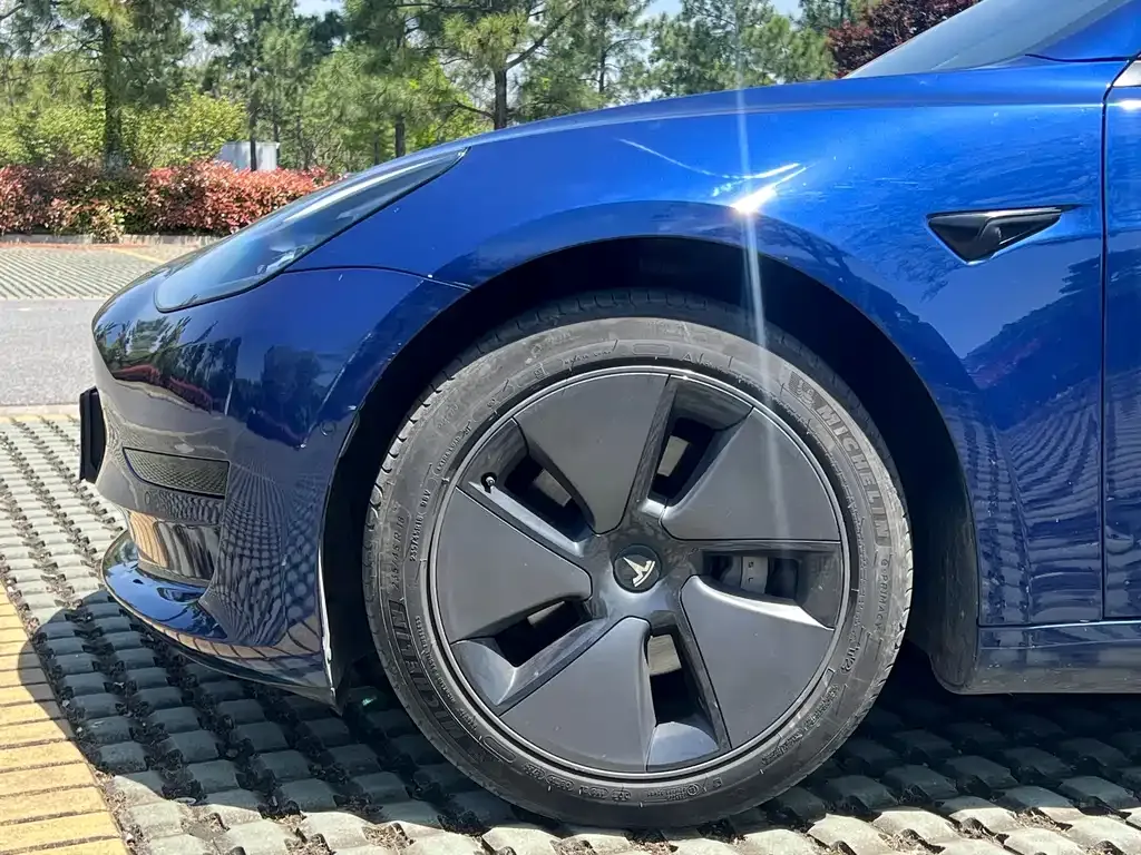 Tesla Model 3 — фото 2
