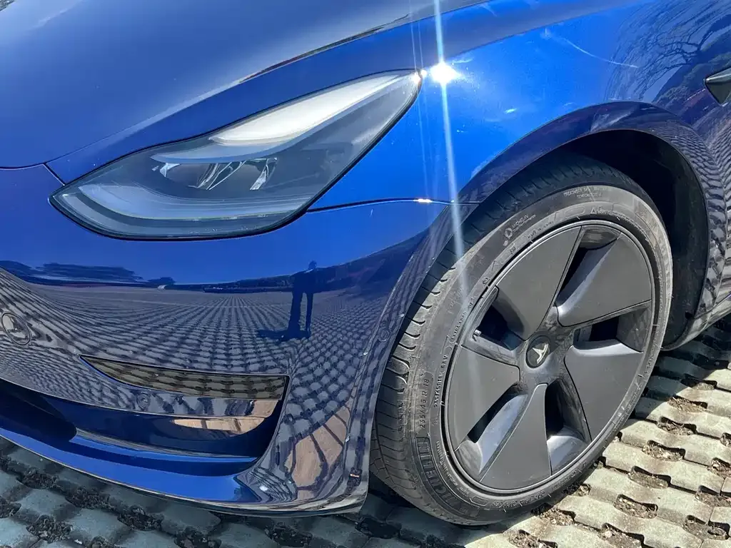 Tesla Model 3 — фото 3