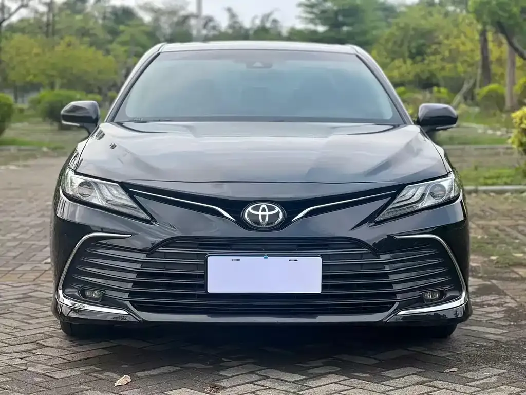 Toyota Camry — фото 5