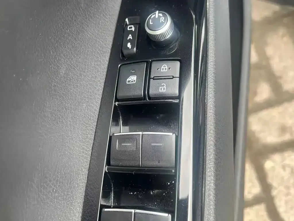 Toyota Camry — фото 10