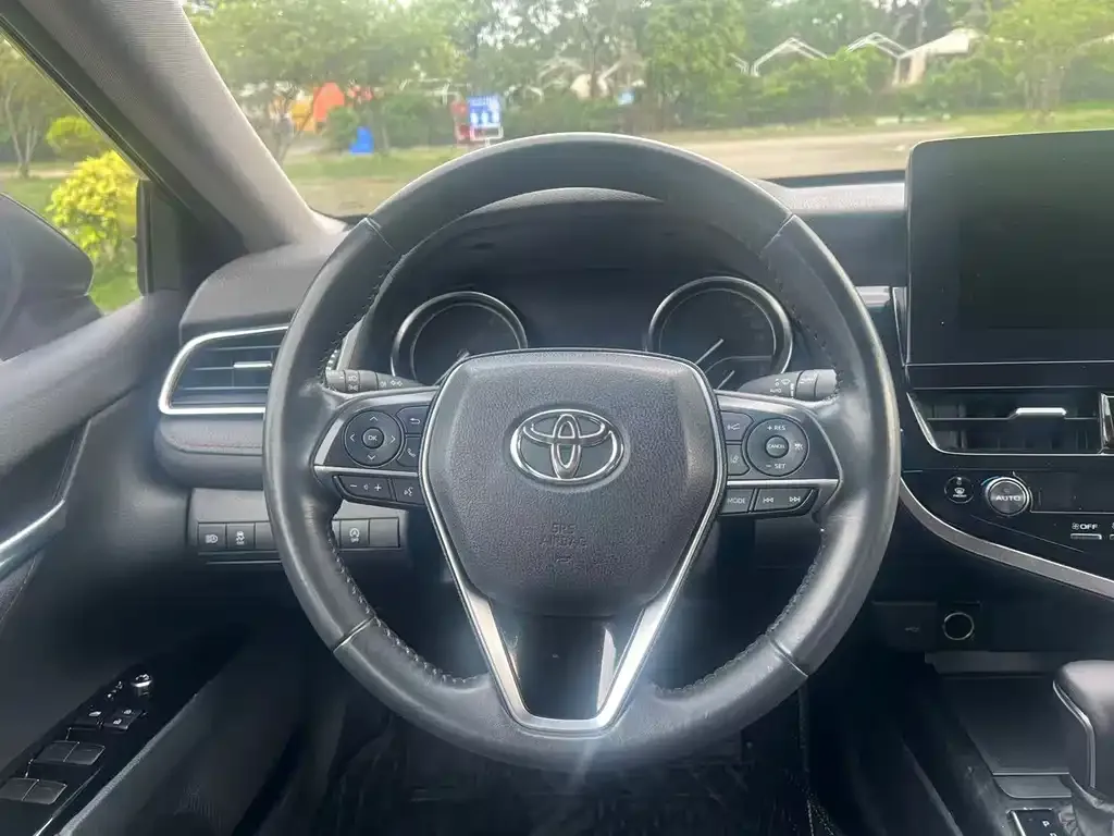Toyota Camry — фото 3