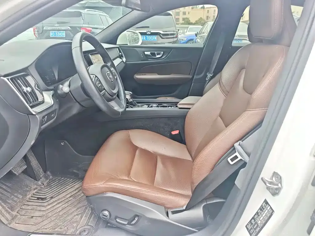 Volvo S60 — фото 10