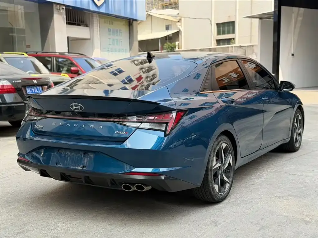 Hyundai Elantra — фото 3