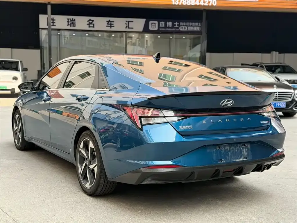 Hyundai Elantra — фото 2