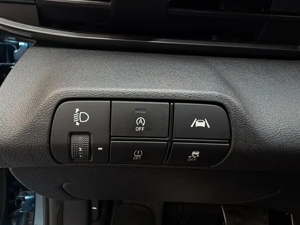 Hyundai Elantra — фото 4