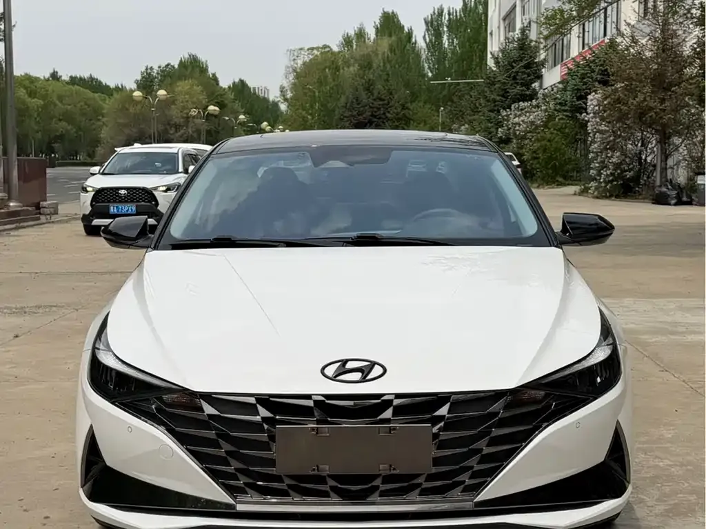 Hyundai Elantra — фото 3