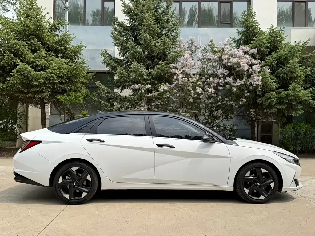 Hyundai Elantra — фото 8
